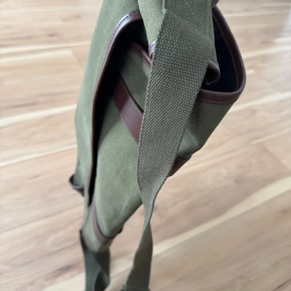 Vintage Walt Disney World Mickey Mouse Green Canvas Messenger Bag, Excellent